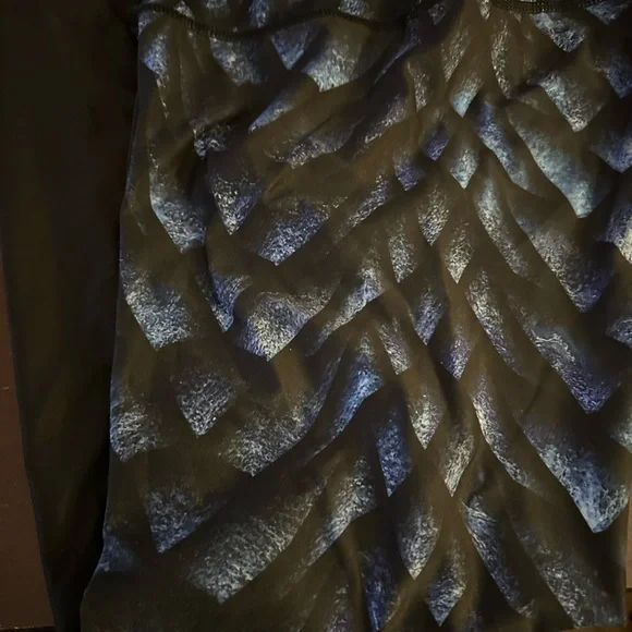 Feed Me Fight Me Dragon Scale leggings Med - Picture 4 of 5